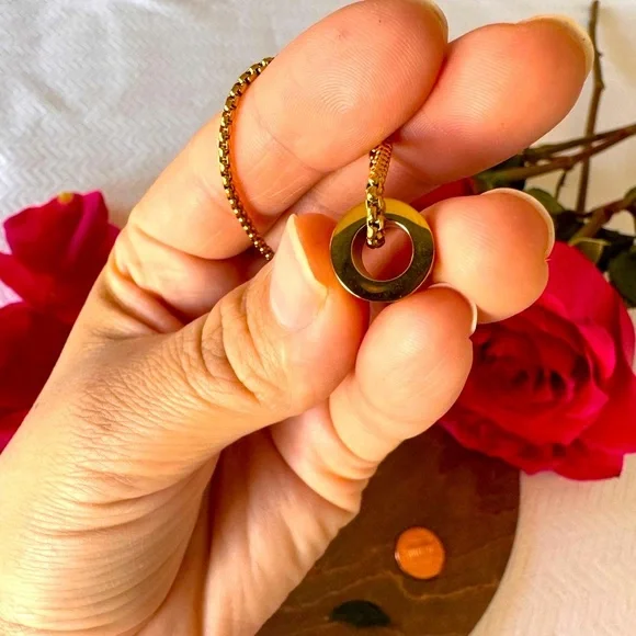 Gold Necklace with Timeless Elegance - Picture 5 of 6